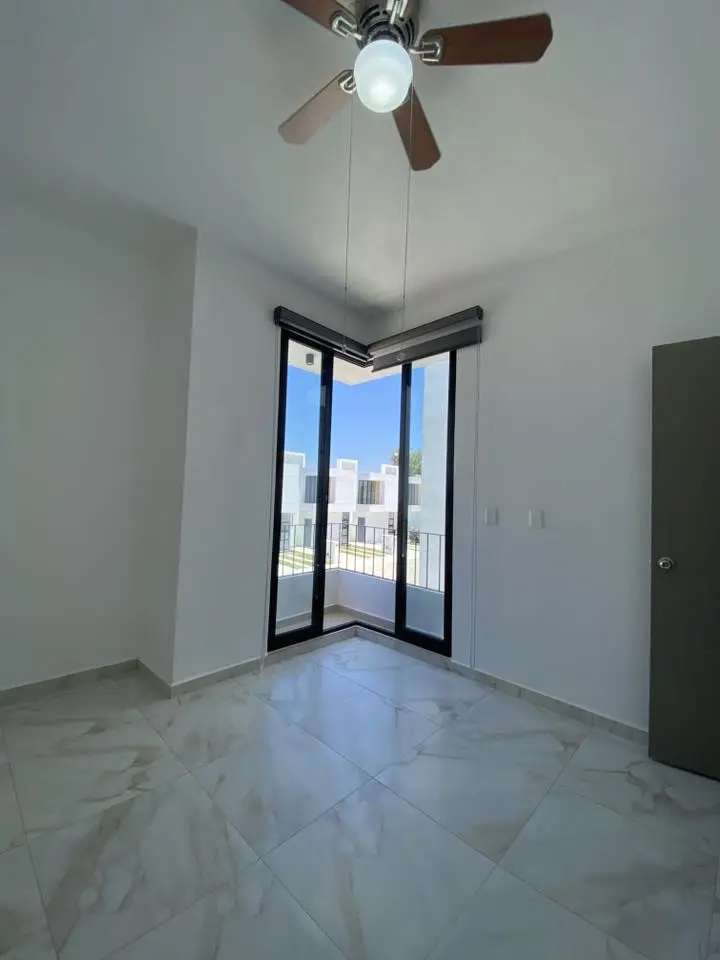 Casa en Aldea Hortus – recámara con salida a balcón