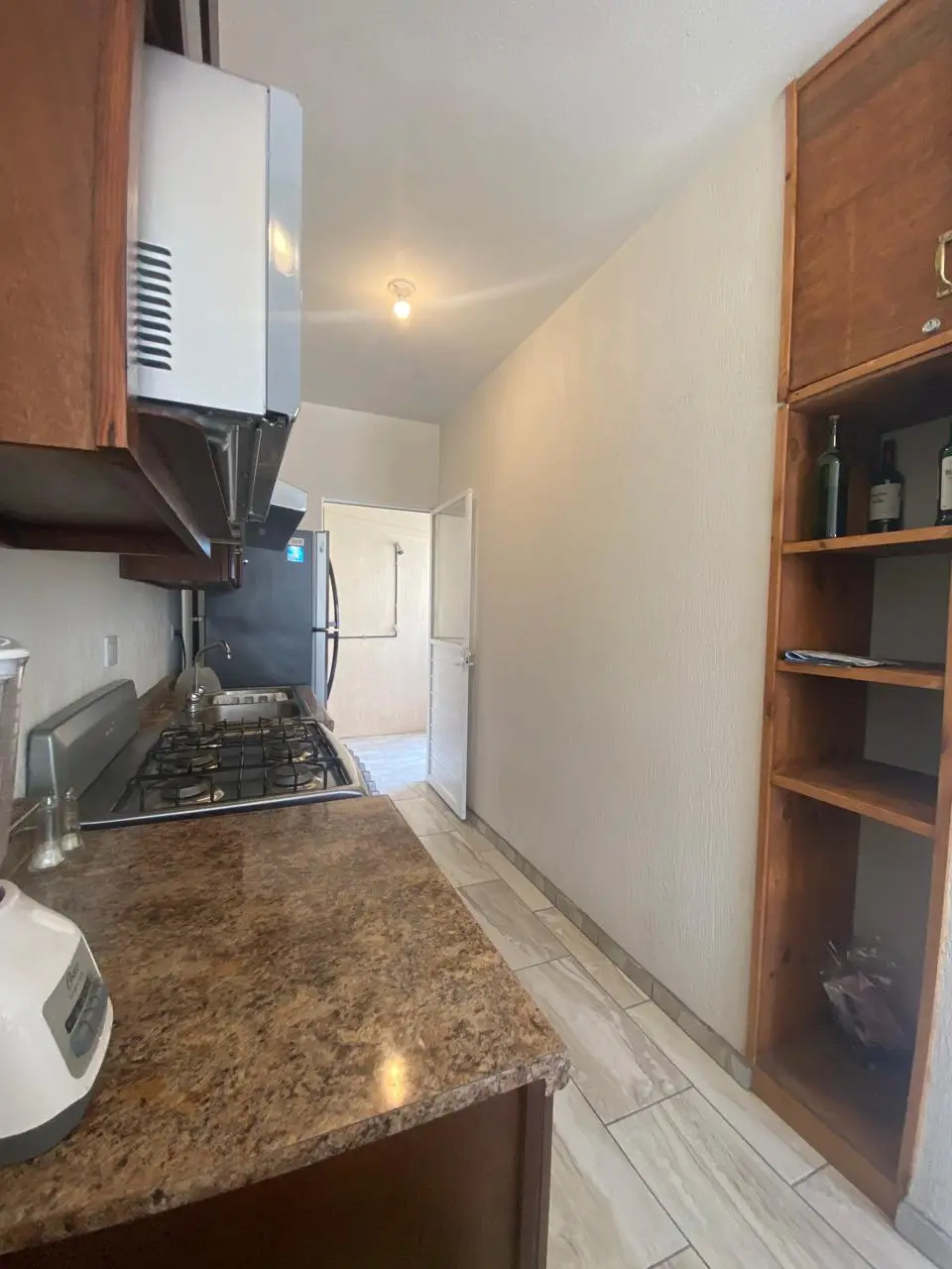 Carima – cocina hacia pasillo