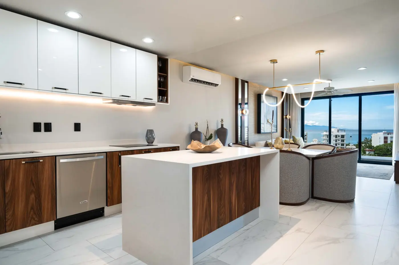 Quadrant Bucerías · Torre Himalia – cocina y comedor