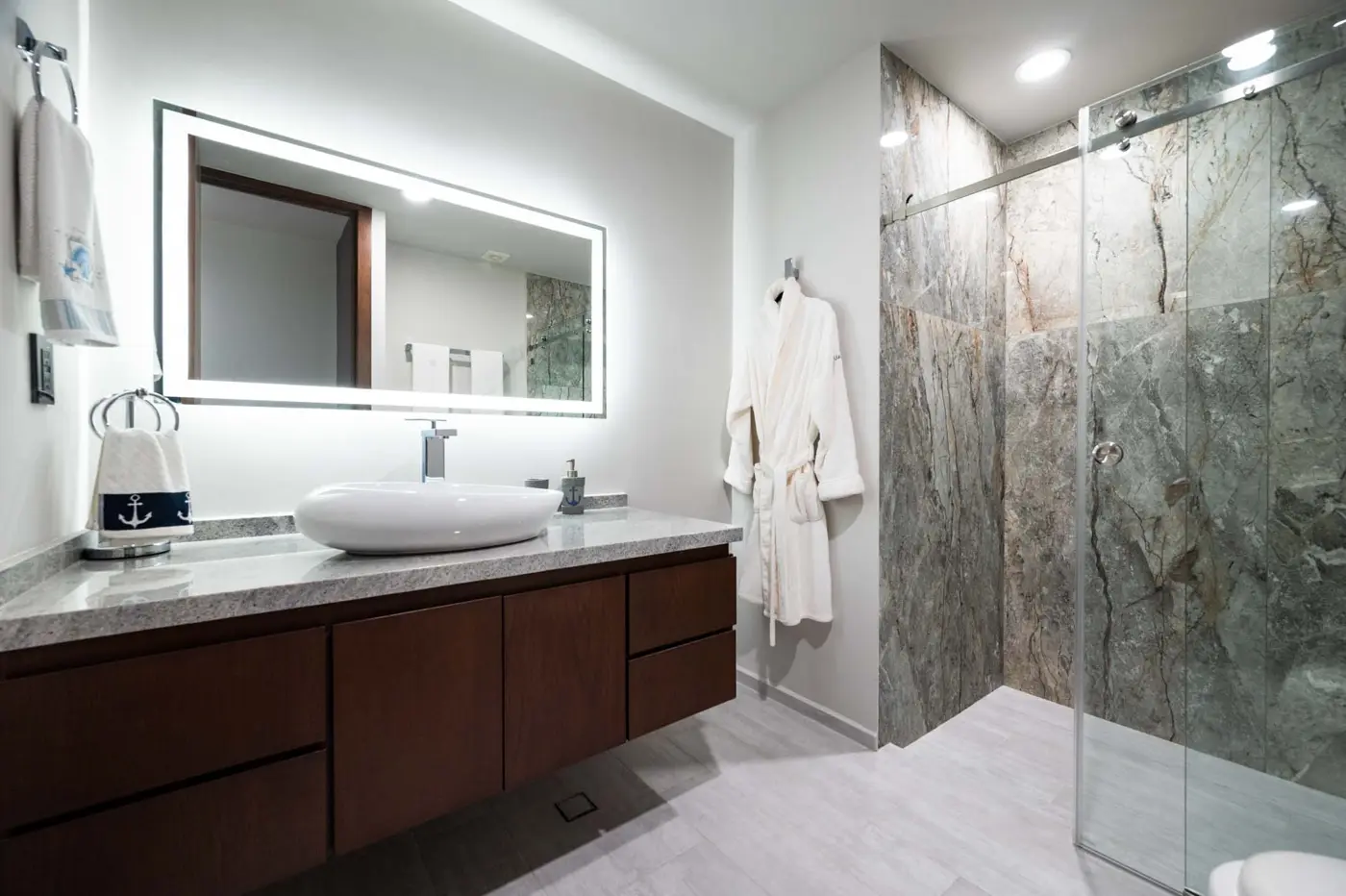 Quadrant Bucerías · Torre Himalia – baño