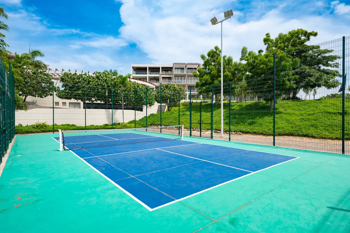 Quadrant Bucerías · Torre Himalia – cancha de tenis