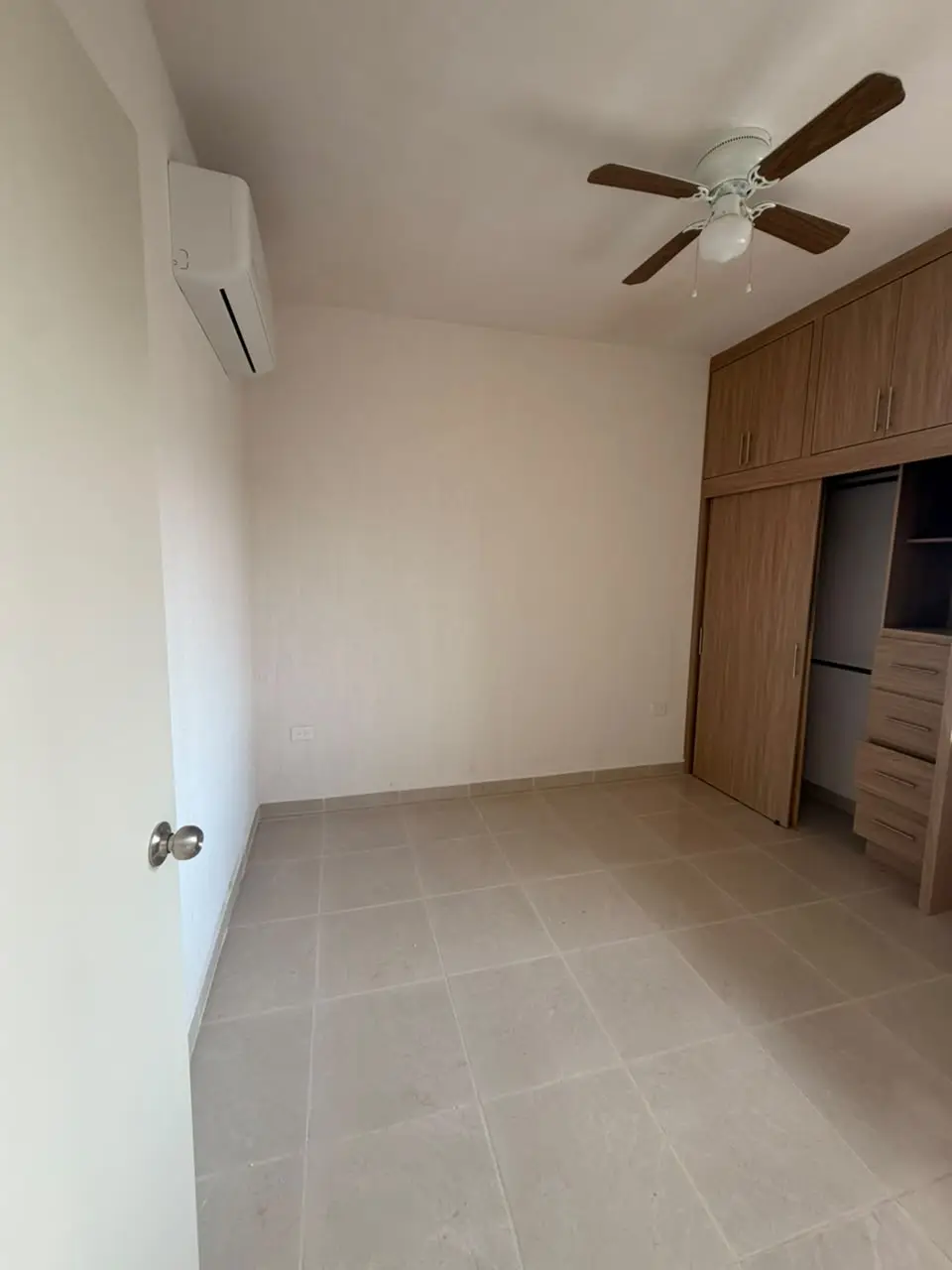 Zitadela – recámara con aire y closet